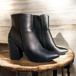 Elegant Black Ankle Boots